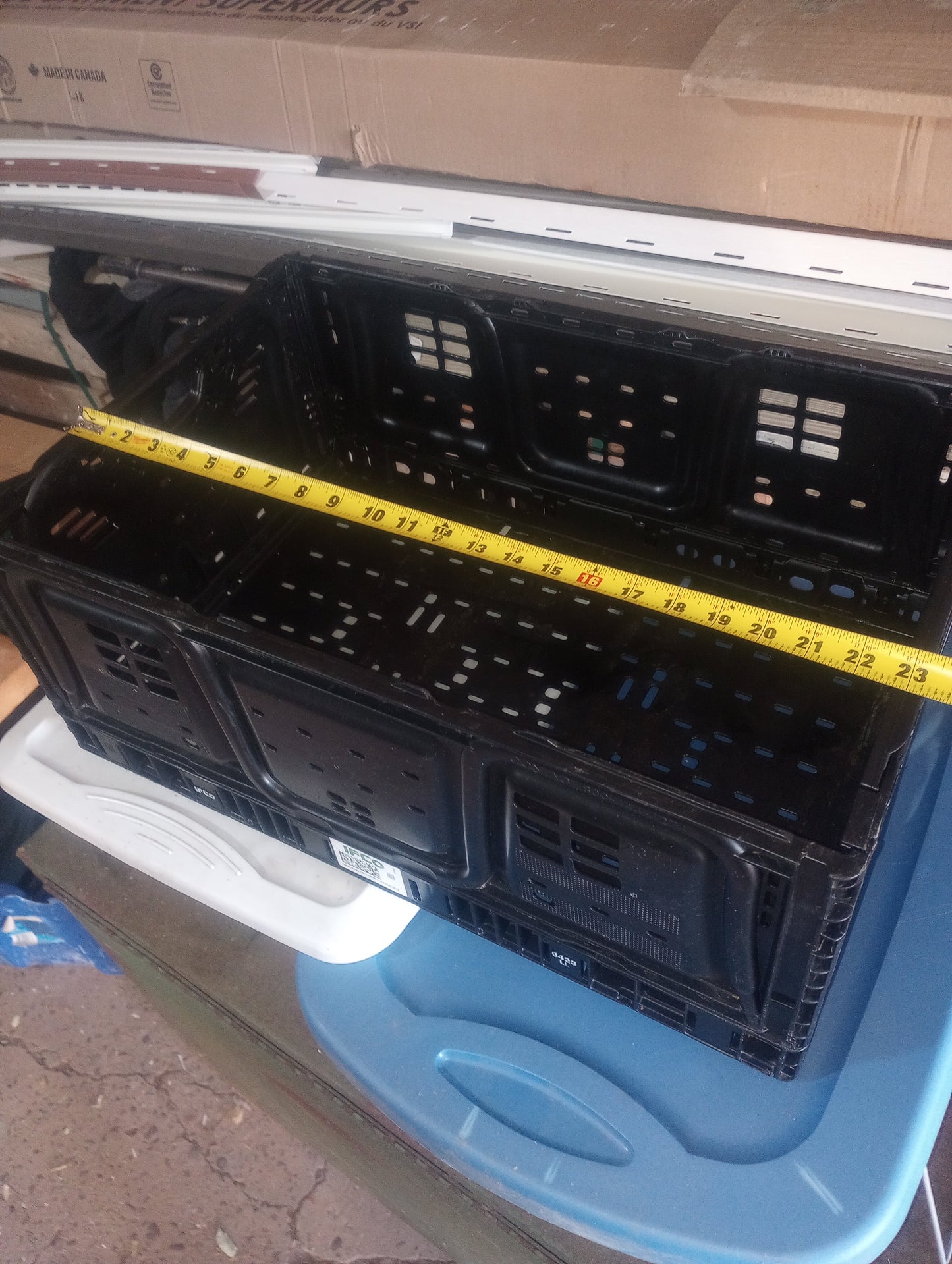 Collapsible and stackable Produce Trays